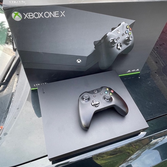 Used Microsoft XBox One X 1TB Console  Game System Bundle 4K Ultra HD Black ONEX - Picture 2 of 3